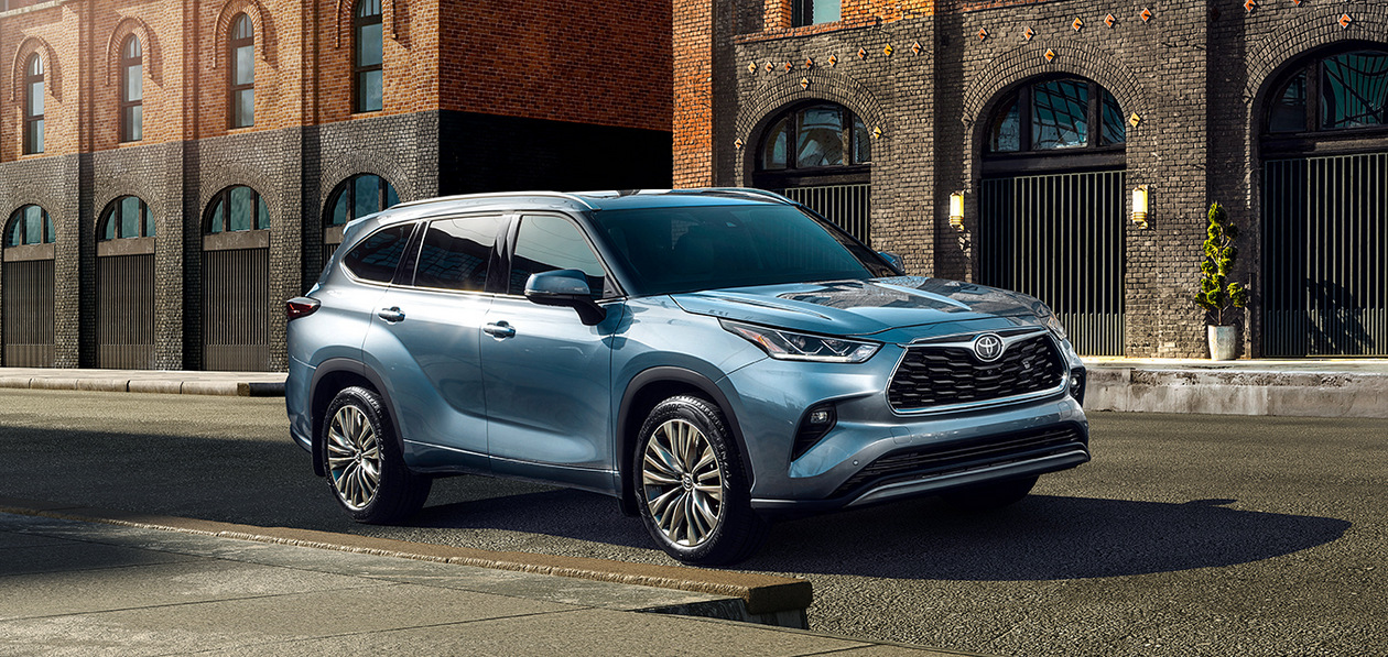 Toyota Highlander 2022 модельного года начал продаваться в России